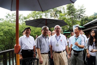 毛・行政院長　林田山の観光発展に期待