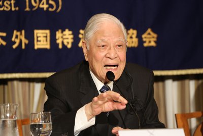 李登輝・元総統、日本の安倍首相と対面