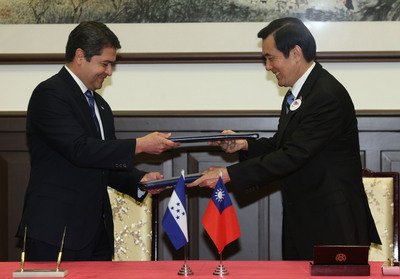 総統、ホンジュラスへの照明機材支援を表明