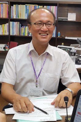 行政院長、「教育中立法」構想示す
