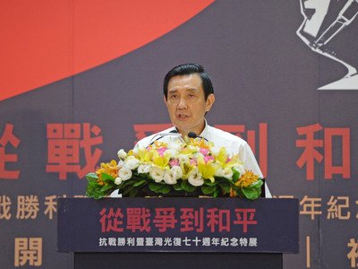 総統、「戦後談話」に「具体的行動を」