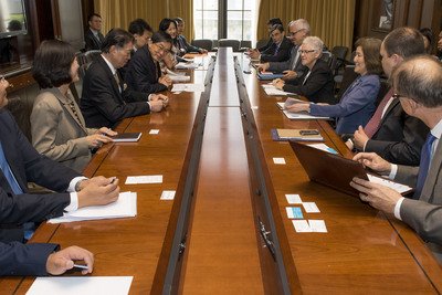 台米の環境保護担当閣僚が会談