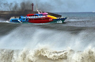 台風15号で海上台風警報発令