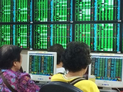 台北株式市場、376ポイントの急落