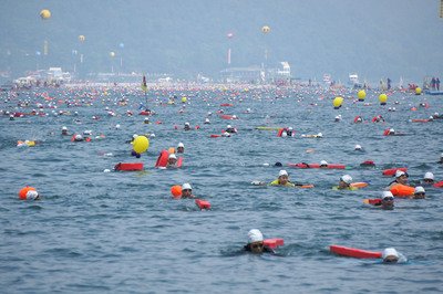 日月潭横断水泳活動、2万人参加