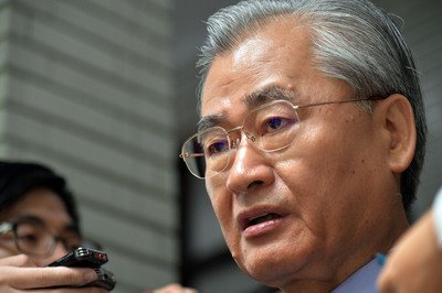 行政院長：カード式「台胞証」は感情害する