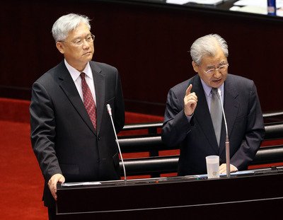 行政院：台胞証電子化執行状況を注視