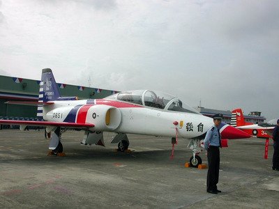 台湾、AT-3ジェット訓練機が失踪