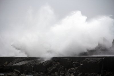 台風21号暴風域、東部陸地に達する