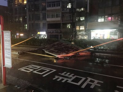 台風で24人がけが、100万世帯停電