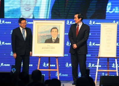 総統「3つの海を平和と協力の海に」
