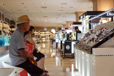 PMIが４ケ月連続で景気後退示す