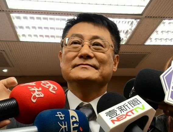 外交部：反テロは「人道支援で」