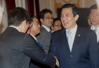 馬・総統、CO2削減目標達成に期待