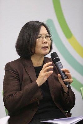 蔡英文主席、六項目の教育政策を発表