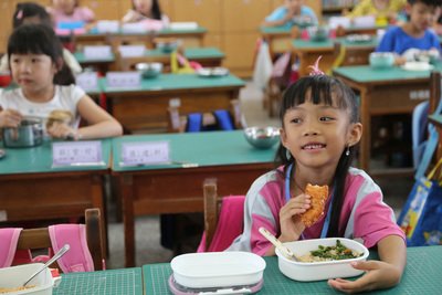 給食での遺伝子組み換え食品禁止に
