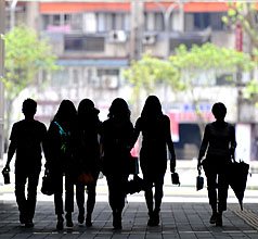 年末ボーナス、4年で最低の1.13ヶ月