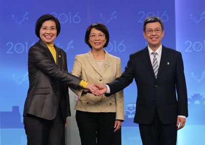 副総統候補TV討論会、互いに攻撃