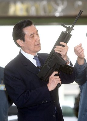 総統：軍備開発では災害救助も重点に