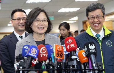 蔡英文氏「両岸関係に慎重に対応」
