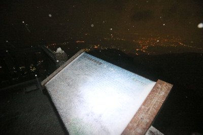 台北の陽明山に7年ぶりに雪