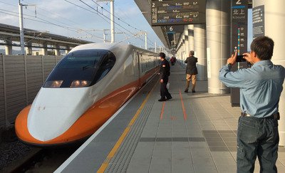 新幹線、台中以南の運転再開できず