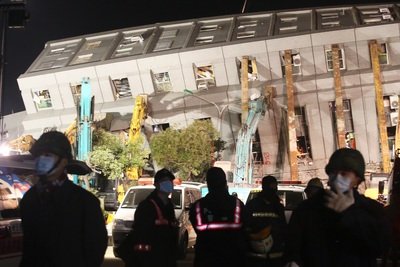 地震の死者37人、不明は117人