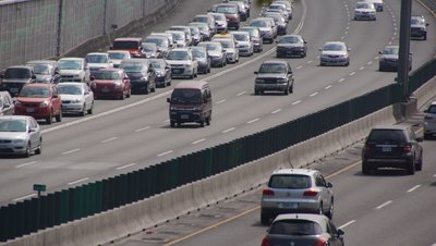 今日正月二日目、幹線道路で渋滞