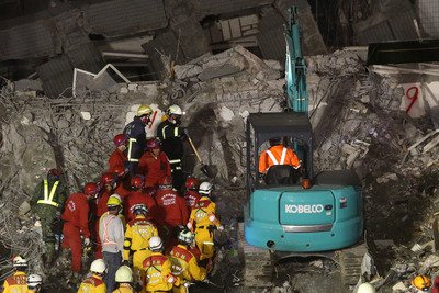 倒壊住宅の建設会社元社長ら3人拘束