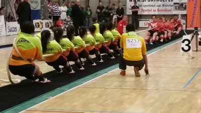 景美女子高、綱引きで再度優勝