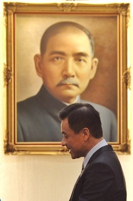 民進党、孫文の肖像画を無くす構想