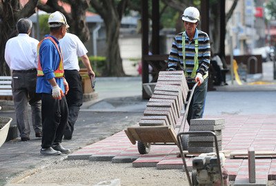 1月の失業率は3.87％で横ばいに