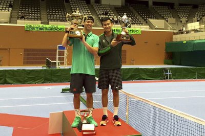 易楚寰 、テニス全日本室内複優勝