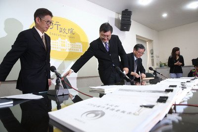 民進党：政権引継ぎ作業は順調