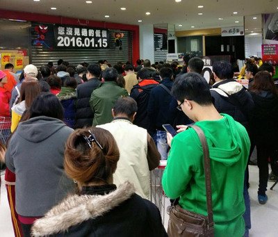 2月のPMIは「景気後退」に転じる