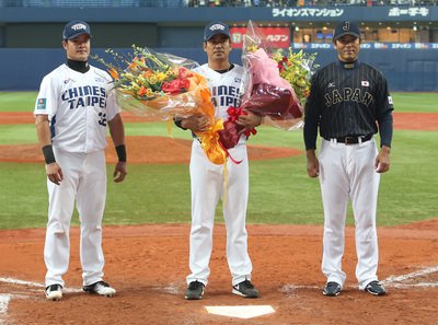 台日の野球選手、陳金鋒に敬意