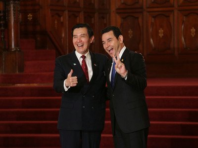馬・総統、グアテマラで歓迎受ける