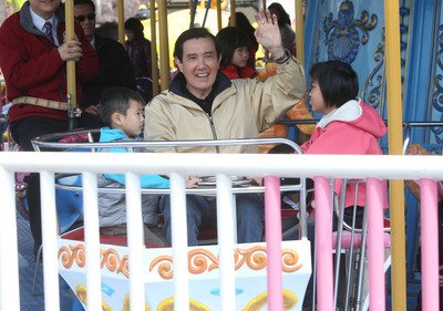 馬・総統が「児童節」をお祝い