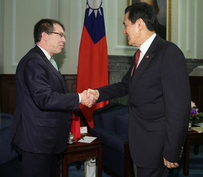 総統、中国大陸に軍備除去呼びかけ