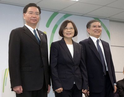 蔡・次期総統と林全氏、新人事発表