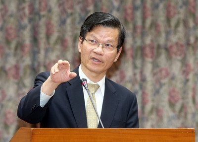 翁・中央研究院長「任期を全うする」