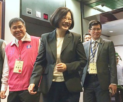 WHA招待状に「一中原則」、対応に注目