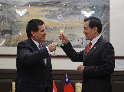 総統就任式に、中南米友好国の元首出席