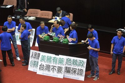 行政院長所信表明を国民党がボイコット
