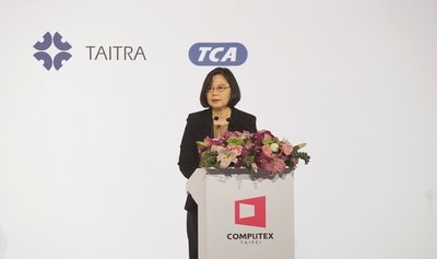総統「創新で台湾IT産業を進化」