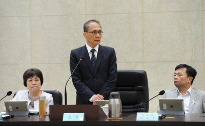 行政院長、公共工事の執行加速指示