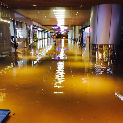 桃園市で豪雨、空港が冠水で混乱