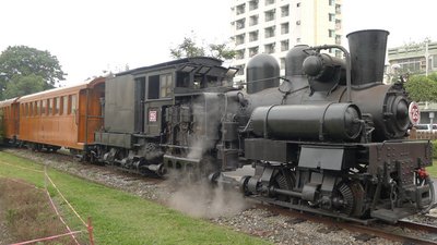 「鉄路節」祝い、阿里山鉄道にSL