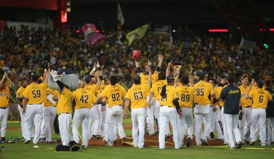 台湾プロ野球、中信兄弟が前期優勝