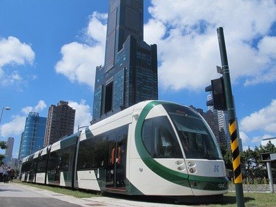 「高雄軽軌」試験営業、4駅追加へ